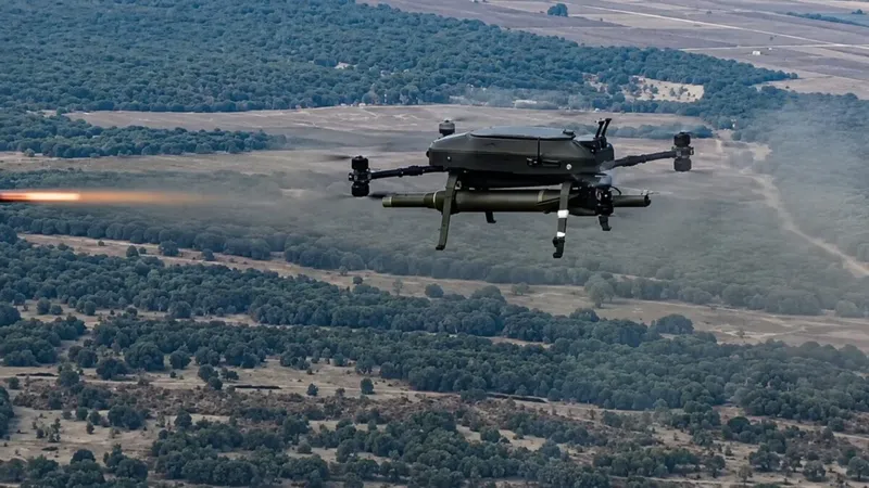 China mostró un microdron armado que puede lanzarse desde un lanzagranadas y entrar en espacios reducidos