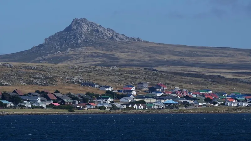 Reino Unido redobla la apuesta por las Malvinas: "Seremos implacables"