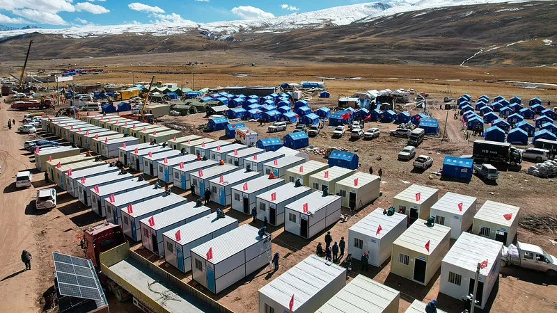 La región autónoma de Xizang habilita viviendas prefabricadas para los damnificados tras el terremoto
