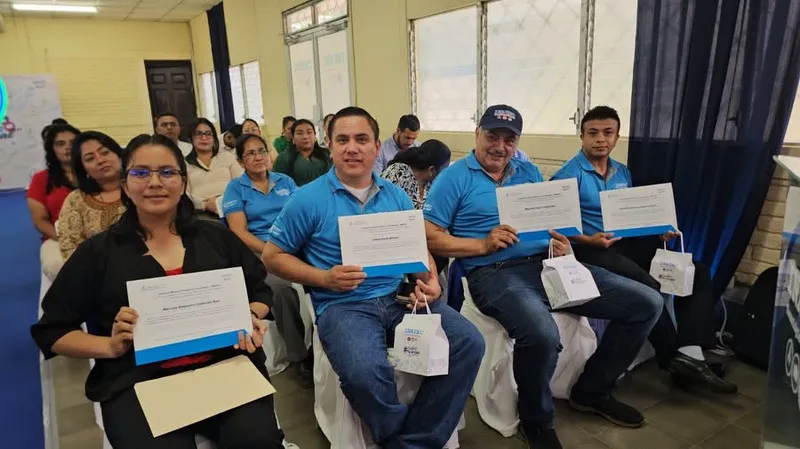Docentes técnicos de Carazo reciben reconocimientos por su entrega