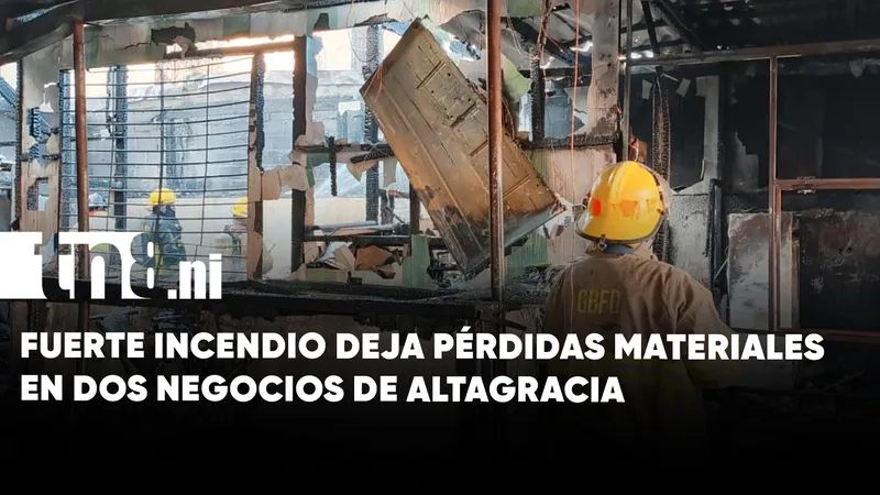 Voraz incendio destruye bar y negocio de comidas rápidas en Altagracia