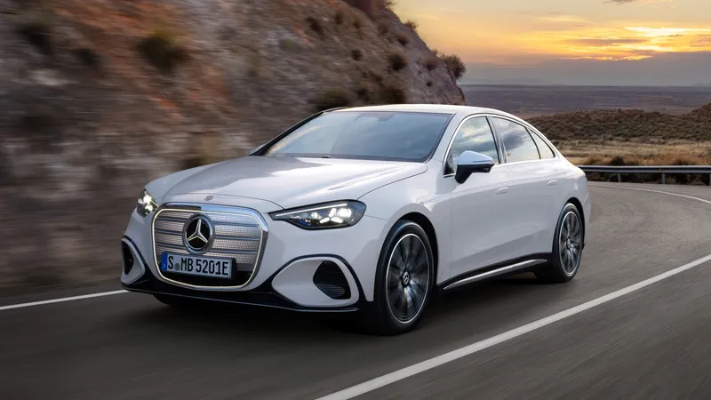 489 CV, hasta 743 km de autonomía y 325 km de recarga en solo 10 minutos: probamos el nuevo Mercedes-Benz Clase C eléctrico