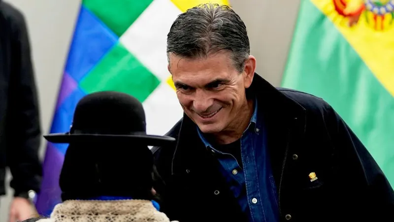 Gobierno de Bolivia comienza a cimentar el camino hacia la autonomía de los departamentos