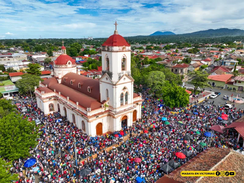 Familias y promesantes de Masaya celebran tradicional Bajada de San Jerónimo