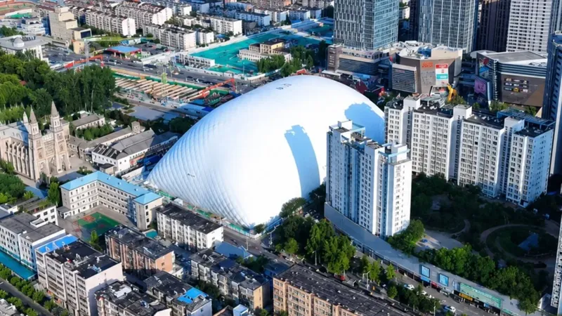 China encontró una forma de construir sin llenar el barrio de ruido y polvo: encierra las obras en cúpulas gigantes