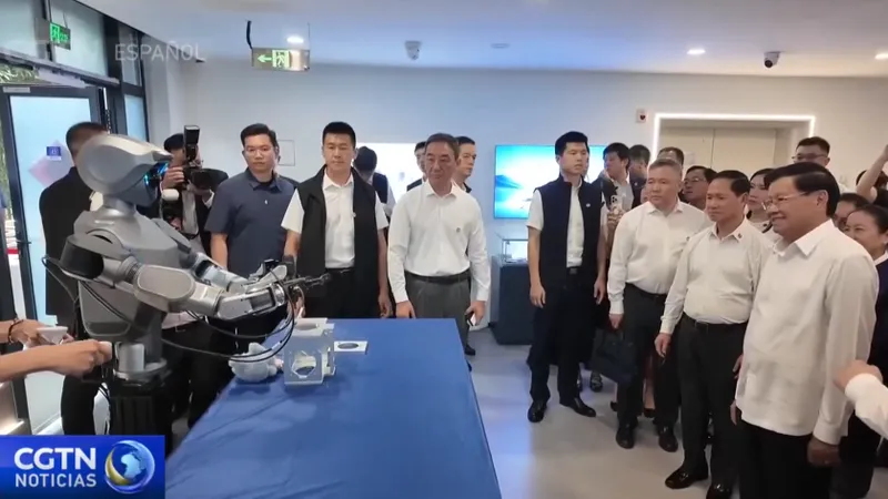 El líder laosiano, Thongloun Sisoulith, visita firmas tecnológicas de Hangzhou