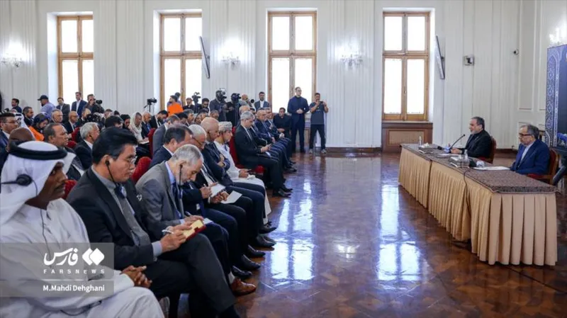 En Fotos: Araqchi se reúne con jefes de misiones extranjeras e internacionales