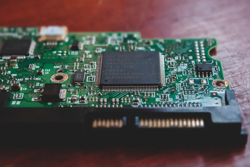 El tipo con más suerte se encuentra en el sótano de su empresa varios módulos de memoria RAM de 32 GB y su jefe le deja quedárselos