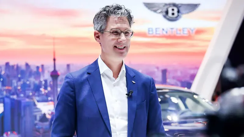 Tras descartar la plena electrificación, Frank-Steffan Walliser, CEO de Bentley, confirma la apuesta por la “flexibilidad mecánica”