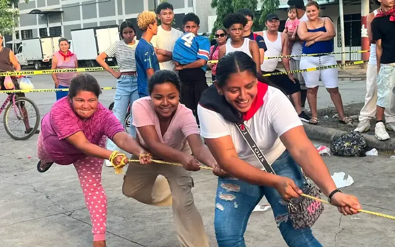 Festivales juveniles reflejan la alegría de vivir en paz