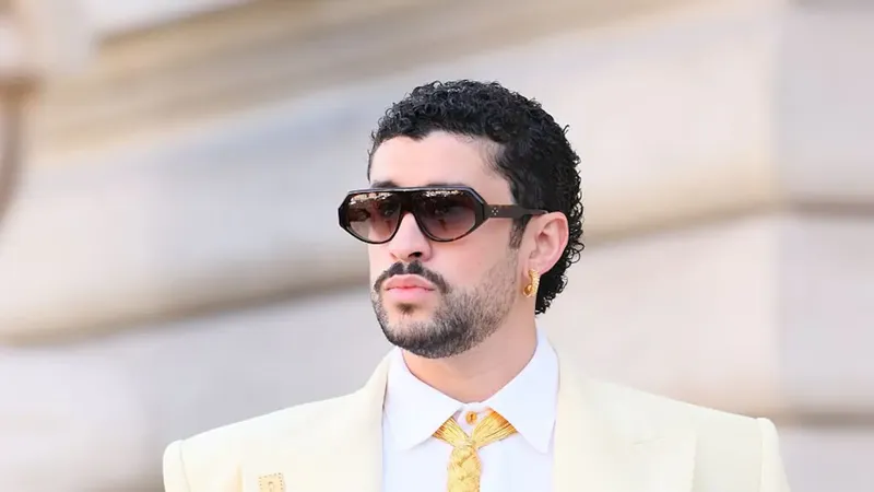 Ex pareja de Bad Bunny lo demanda por 40 millones de dólares, ¿de qué lo acusa, podrá ganar la batalla legal?