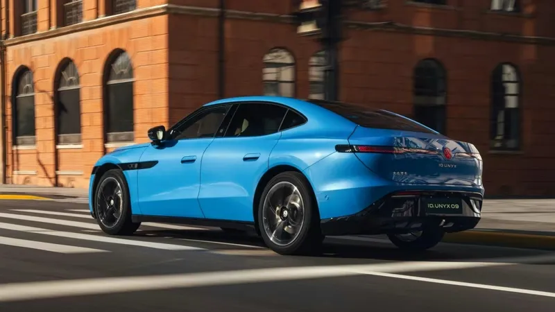 El nuevo coche eléctrico de Volkswagen tiene el tamaño de un Tesla Model S, tiene 755 km de autonomía y cuesta 26.000 €, pero...