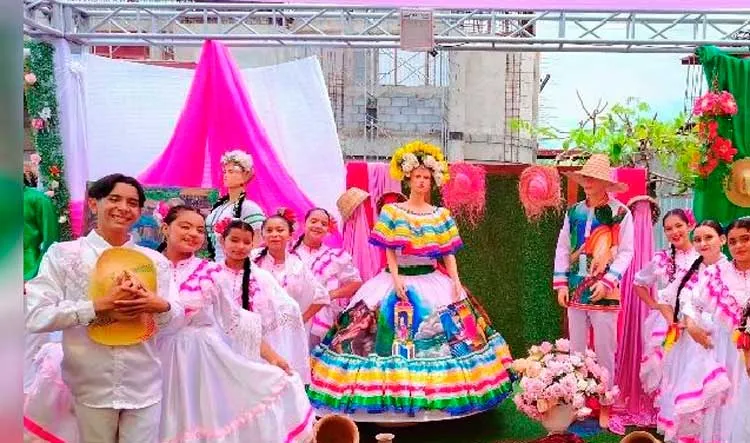 Inician Festivales con Trajes Originales de Folklore 2026