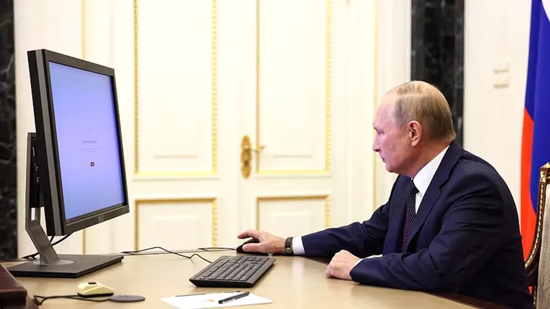 Vladimír Putin llama a reforzar la defensa digital de Rusia ante las ciberamenazas