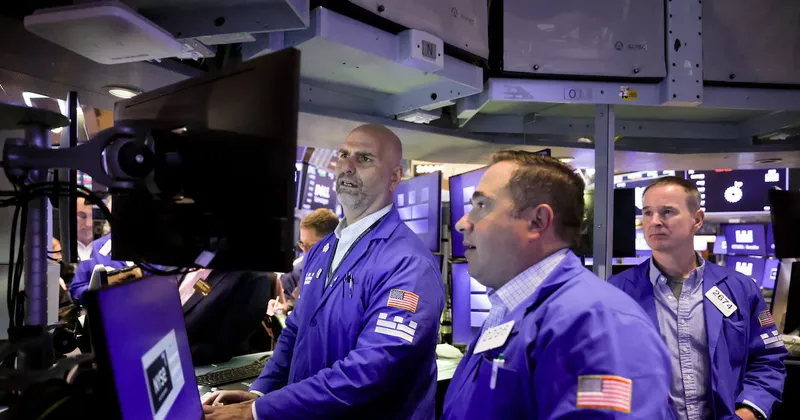 Wall Street rebota con apoyo del crudo y los bonos mientras el mercado evalúa rumbo de la Fed