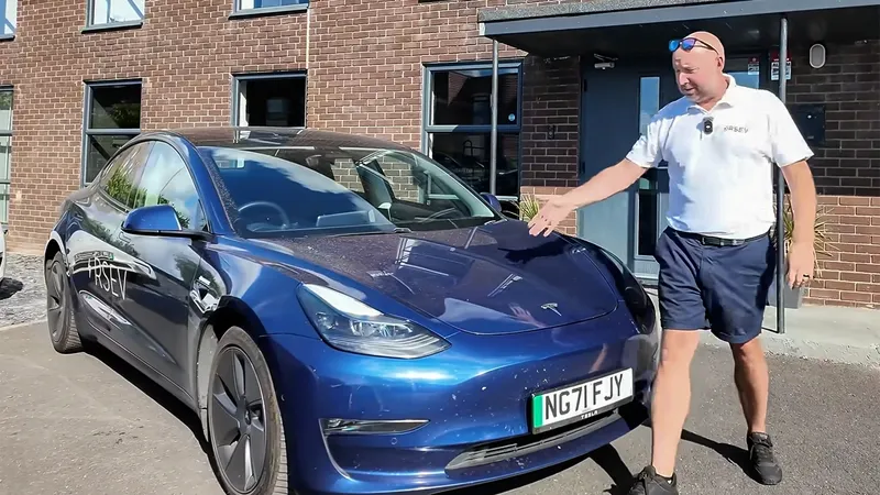 Con 400.000 km, este Tesla Model 3 ha dado el equivalente a 10 vueltas a la tierra como taxi en 5 años y ha sufrido sólo una avería menor