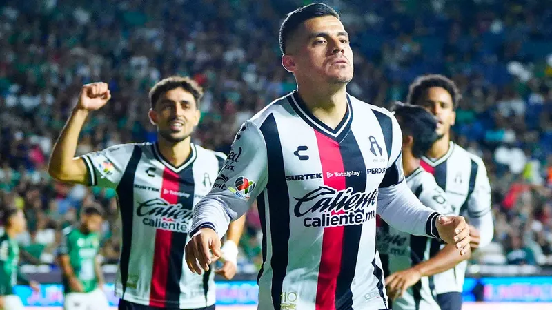 Solo 1 jugador del Atlas podría ser titular en las Chivas