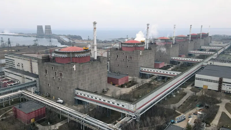 Los daños en la central nuclear de Zaporozhie coinciden con los efectos del impacto de un dron, confirma el OIEA