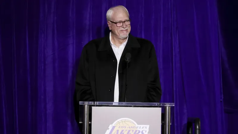 Lakers honrarán al legendario Phil Jackson con una estatua