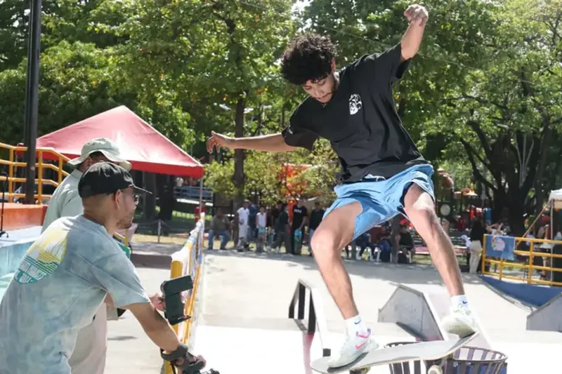 Más de 80 jóvenes participan en campeonato de skateboarding en Managua