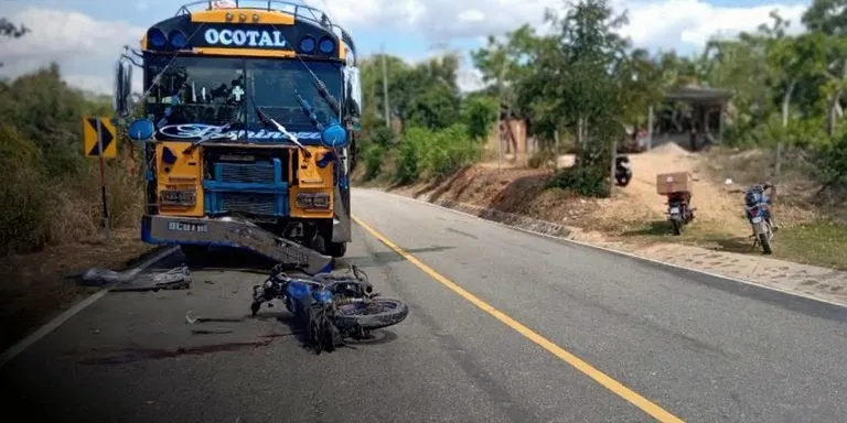 Adolescente muere tras chocar con su motocicleta contra un bus en Wiwilí