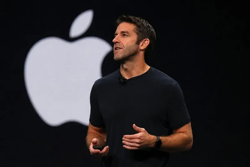 John Ternus tendrá un amargo estreno como CEO de Apple. Todo apunta a un trimestre de caídas de ingresos