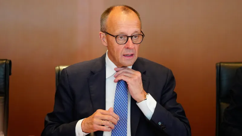 Tras críticas de Trump, Merz dice que Alemania cumplirá con gasto pactado para defensa en 2029