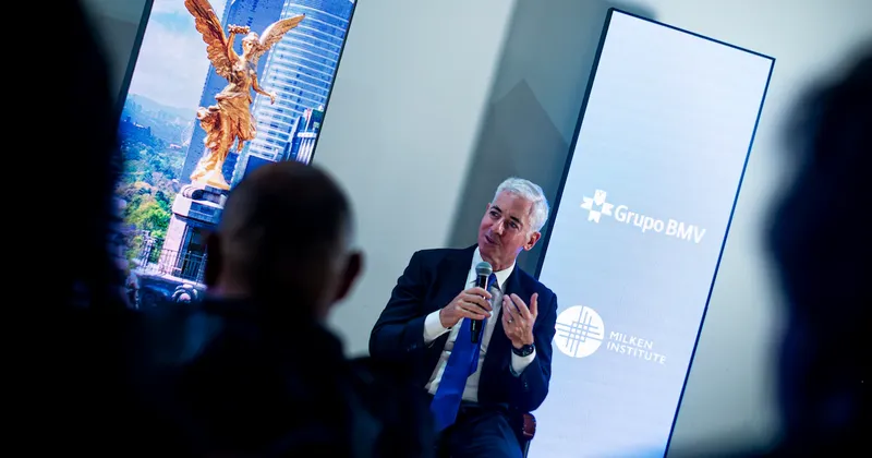 Bill Ackman evalúa oportunidades de inversión en México mientras busca capital