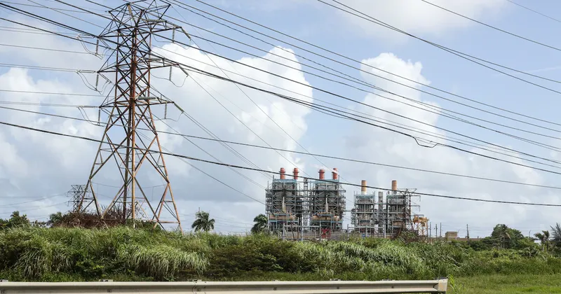Puerto Rico evalúa revocar contrato eléctrico por US$5.900 millones tras presuntas irregularidades