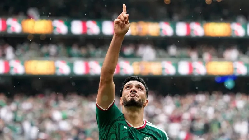 Raúl Jiménez llora tras su primer gol en un Mundial y lo dedica a su padre recientemente fallecido