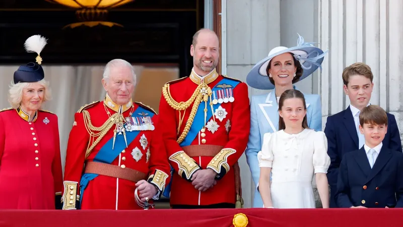 La Familia Real Británica celebra la llegada de un nuevo bebé: 'Más que enamorados'
