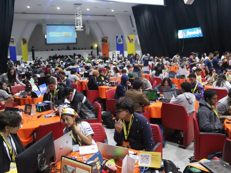 Hackathon Nicaragua Kronox 2026 reúne a 500 jóvenes para crear soluciones tecnológicas
