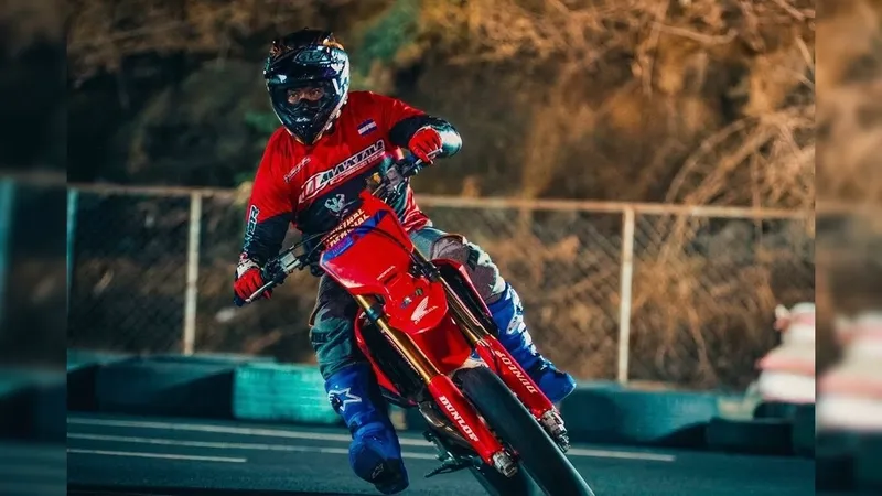 Managua ruge con el histórico primer Motocircuito Nocturno de Nicaragua