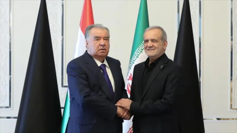 Tayikistán y Turkmenistán ofrecen el pésame a Irán por el Líder mártir