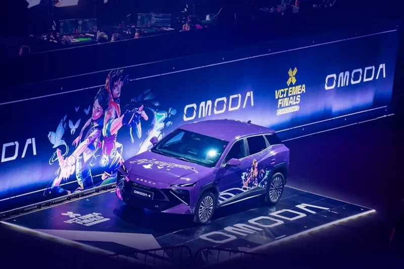 Fui a Barcelona para disfrutar de un torneo de Valorant y acabé encontrando un coche que parece sacado de Evangelion