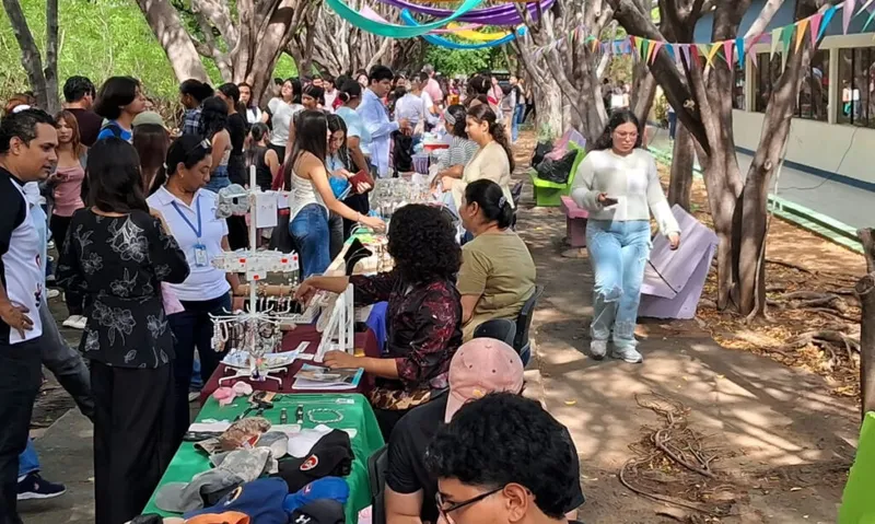 Realizan feria de emprendimientos en la universidad Casimiro Sotelo