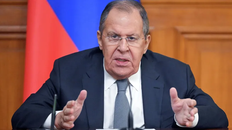 La UE busca ganar tiempo para prepararse para conflicto con Rusia para 2030, afirma Lavrov
