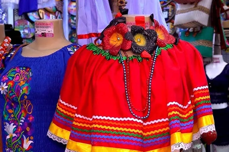 Alta demanda de trajes para Santo Domingo en el Mercado Roberto Huembes