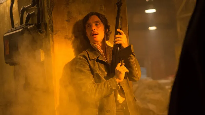 Entra por Cillian Murphy y quédate por el desmadre de acción: este ‘thriller’ te da de todo en sólo hora y media