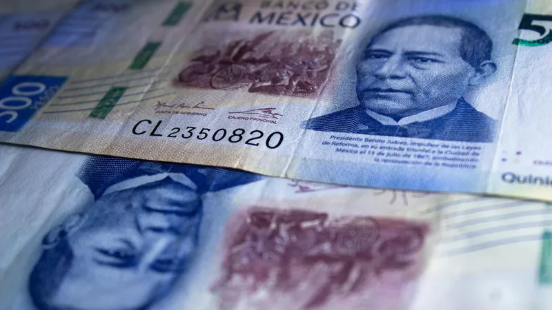 Los mexicanos retiran sus fondos de ahorro en cantidades récord: ¿un sacrificio de su futuro?