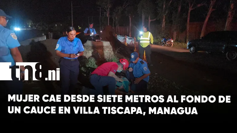 Mujer lesionada tras caer desde siete metros al fondo de un cauce en Managua