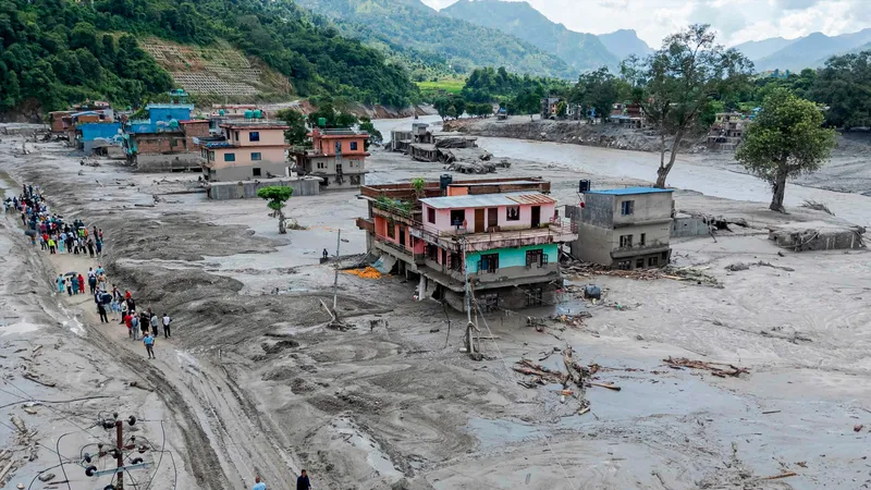 Nepal y China intensifican rescates: casi 2.500 siguen desaparecidos