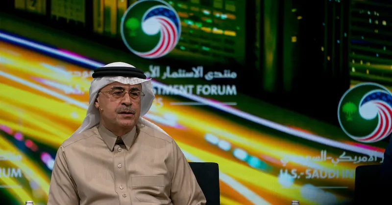Aramco alerta que el colchón mundial de petróleo es “preocupantemente” bajo por la crisis de Ormuz