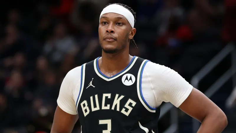 Milwaukee no encuentra salida a Myles Turner