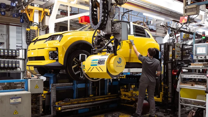 Más exigencias de la UE a los fabricantes europeos de coches, por si no estuvieran lo suficientemente asfixiados