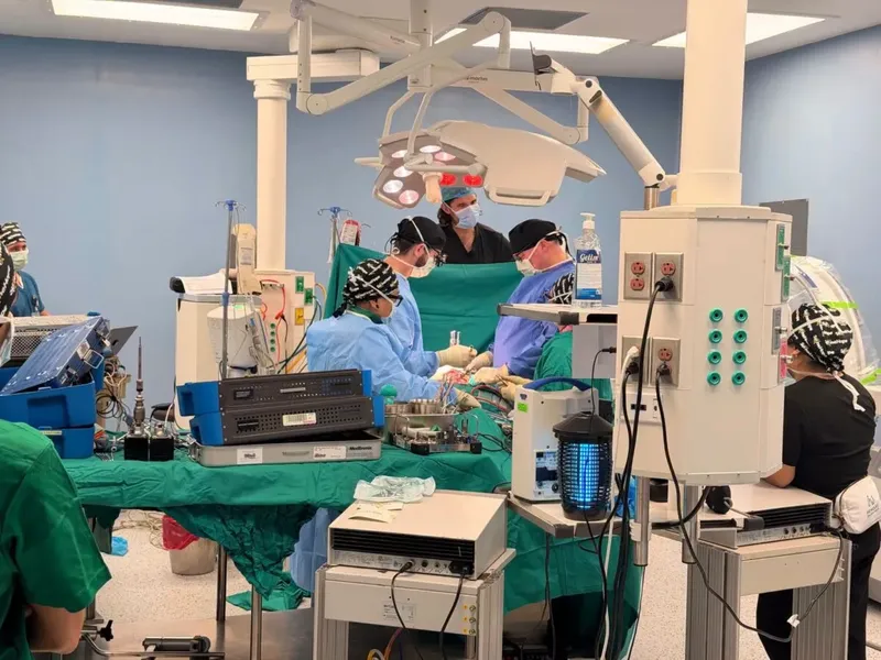 12 niños mejorarán su vida con cirugías gratuitas de escoliosis en Vélez Páiz