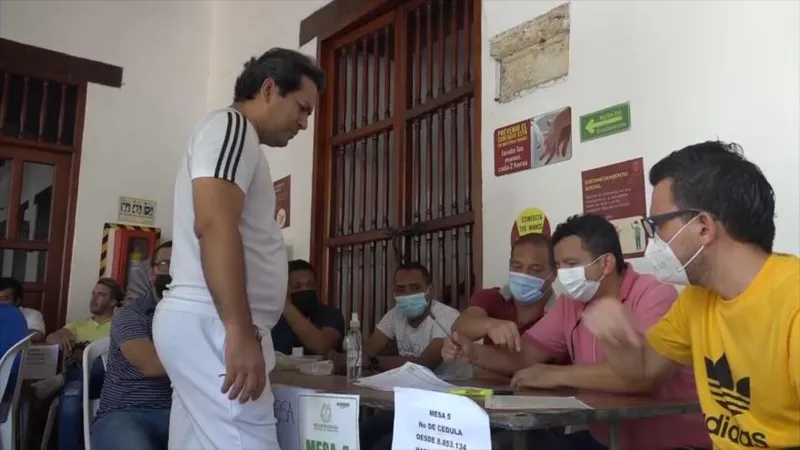 Sin pruebas, la derecha colombiana denuncia compra de votos