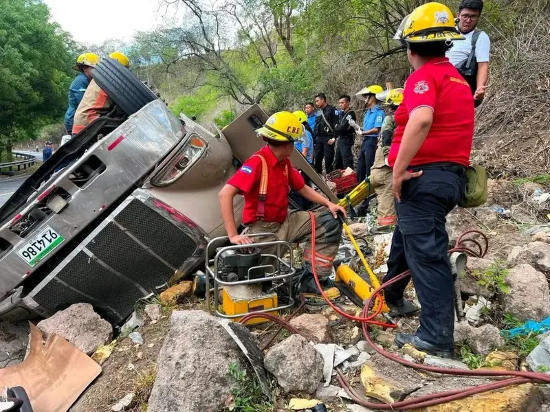 Trailero panameño queda grave tras accidente en La Cucamonga, Estelí