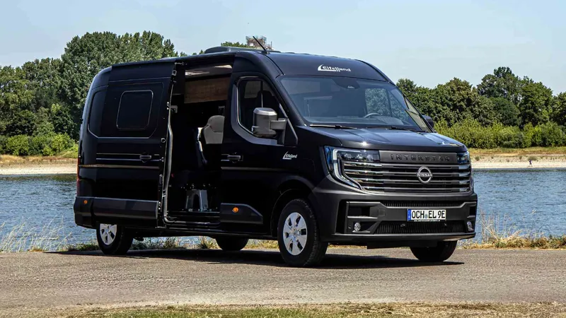 Esta camper eléctrica con 410 km de autonomía tiene un equipamiento que la convierte en una autocaravana para 4 personas muy manejable
