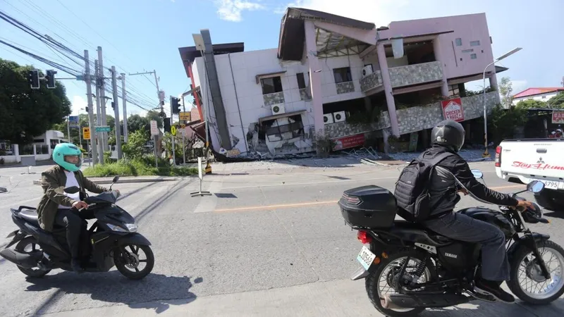 Hay más de 30 fallecidos por el terremoto de magnitud 7,8 en Filipinas